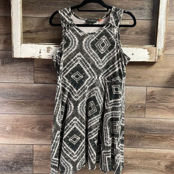 Forever 21+ Sizes, Ladies Dress, Size 0X, Green and White - Picture 1 of 5